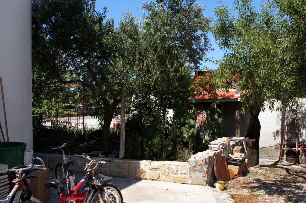 Apartments By The Sea Sucuraj, Hvar - 6732 *